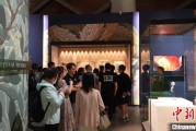 事业添彩百年典藏首渡重洋 124套英国工艺美术运动珍品亮相天津
