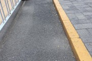 事业添彩中新健康丨校门口成“游烟”重灾区 烟头遍地怎么破？