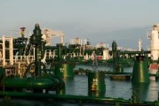 事业添彩国际油价周二收高 地缘政治担忧与美元走弱双重支撑